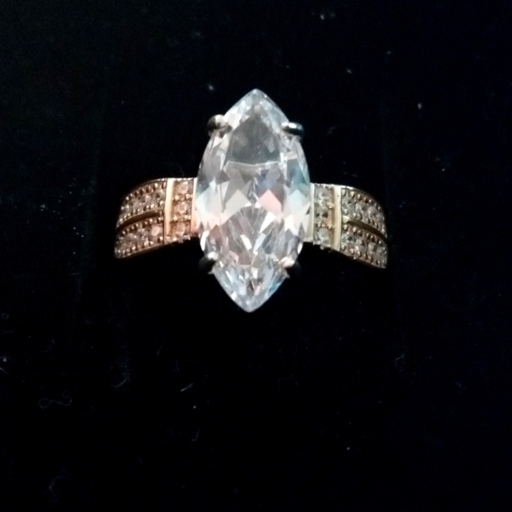 Sterling Silver vintage ring..Elegant